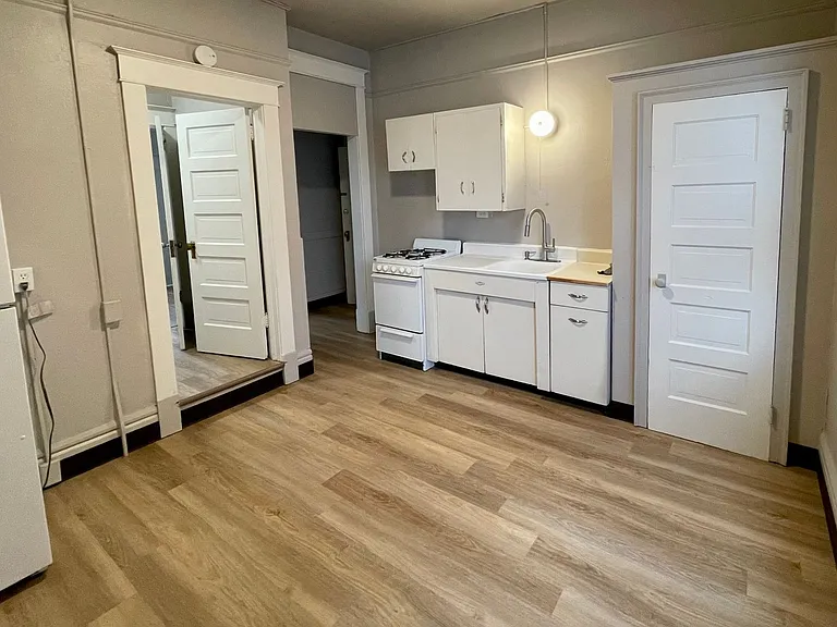 106 S Cedar St — Photo 24