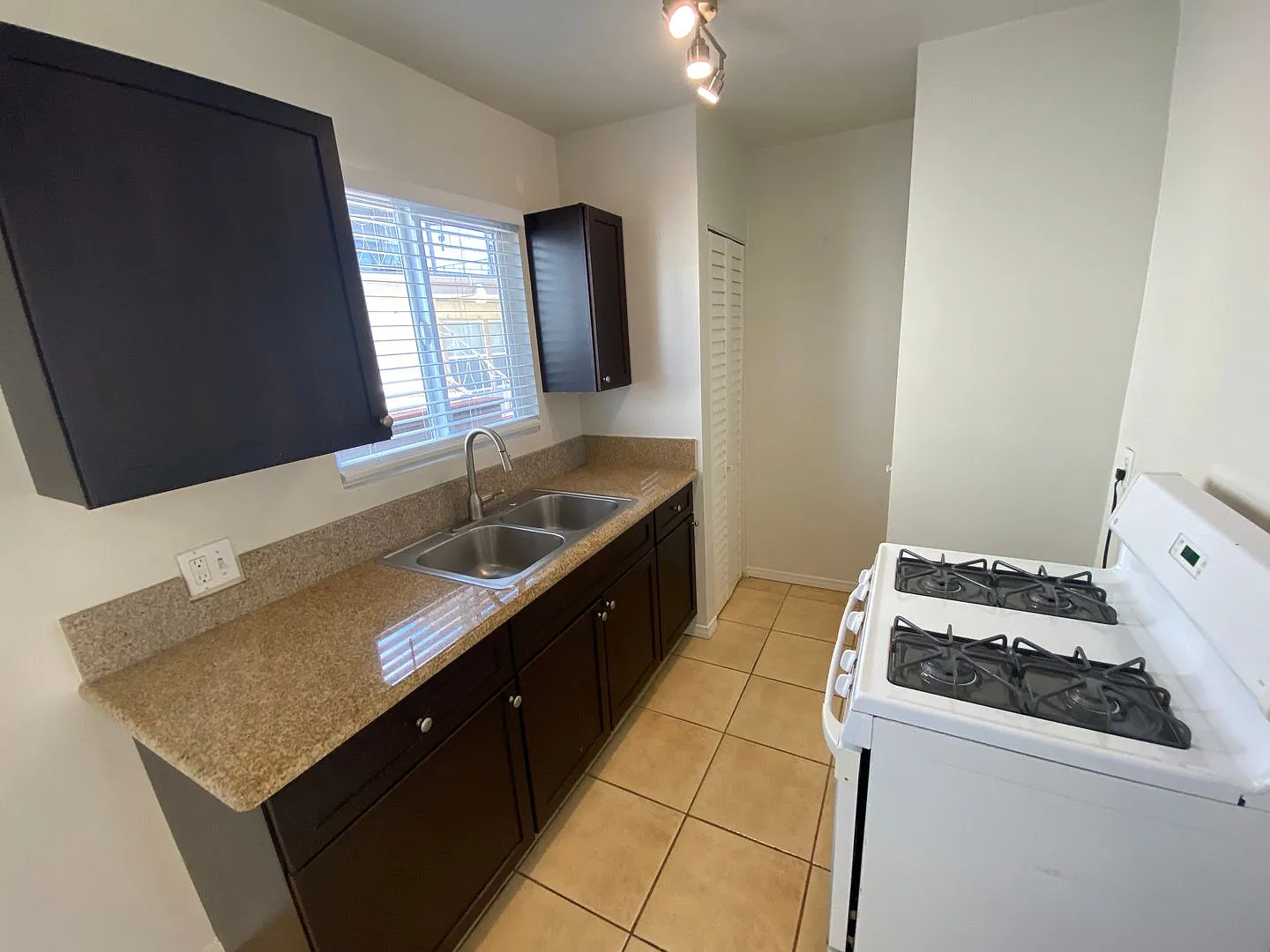 1 Bed + 1 Bath with Laundry On-site — Photo 4