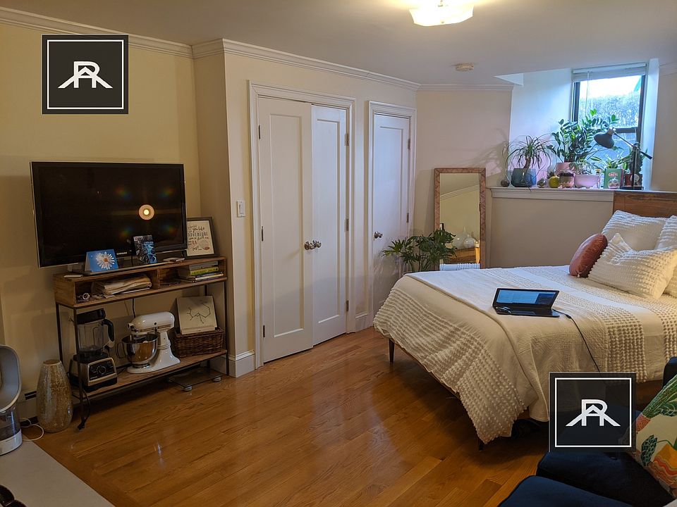 2nd image of 899 Beacon St #B3
