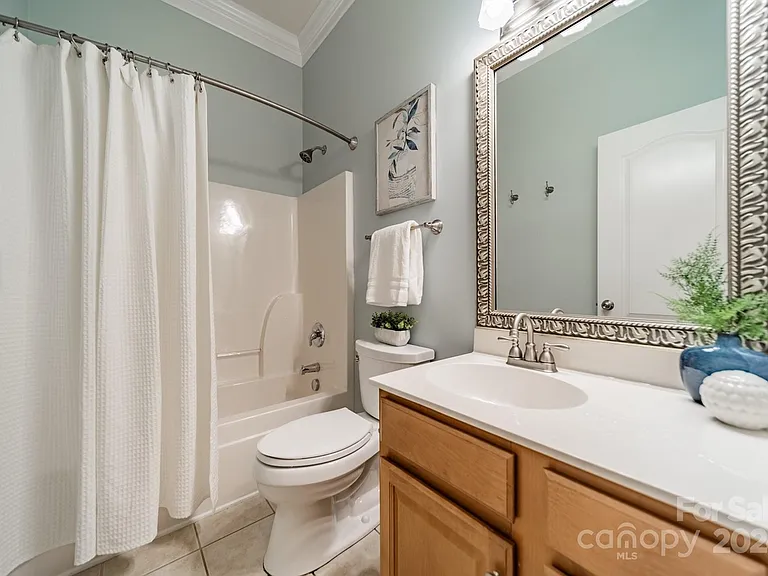 424 Ranelagh Dr — Photo 3