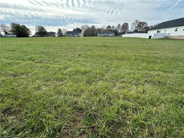 143 Tranquility Ln #17, Harmony, NC 28634