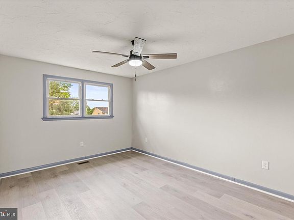 4th image of 2 Carole Ct