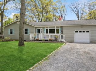85 Old Stone Rd, Calverton, NY 11933