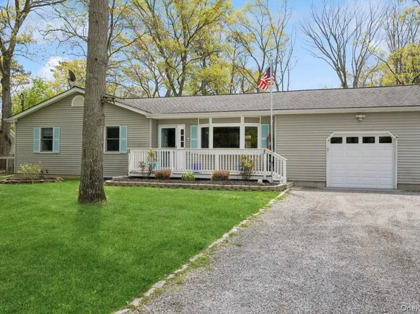 85 Old Stone Road, Calverton, NY 11933