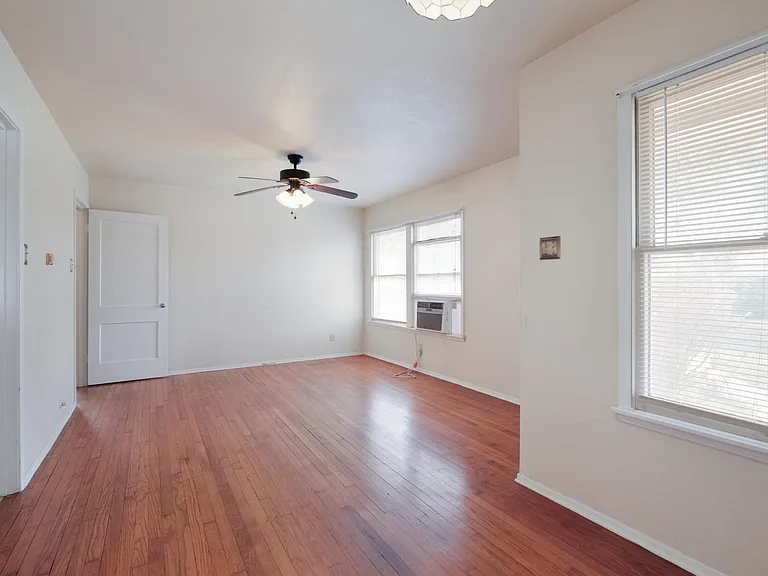 327 Olney Dr — Photo 9