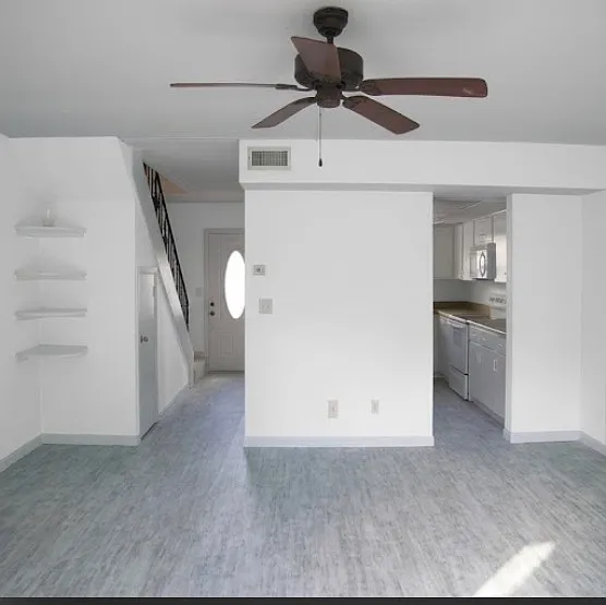 2 bed, 1.5 bath, 1100 sqft, $1,900 — Photo 2