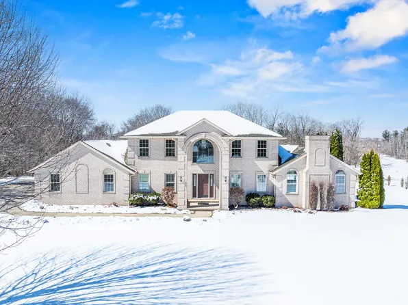 927 Pinecrest Rd, Green Bay, WI 54313