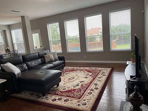 5th image of 2726 Lakehills St