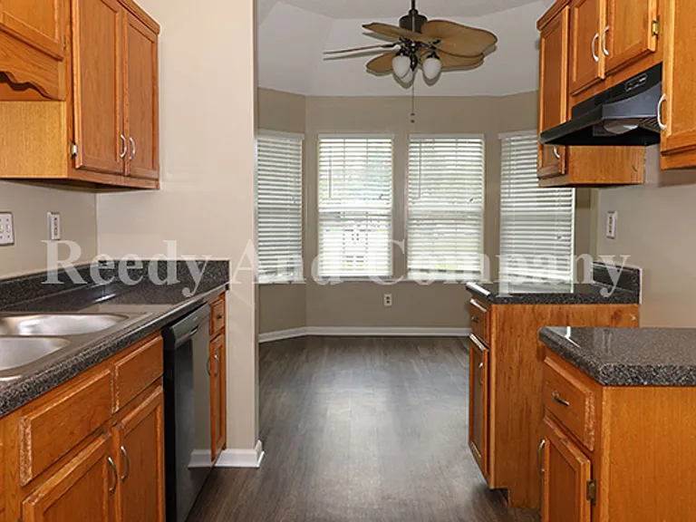 5961 Kentwood Dr — Photo 5