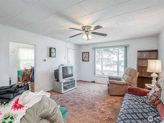 4th image of 8207 Lake Street SW
