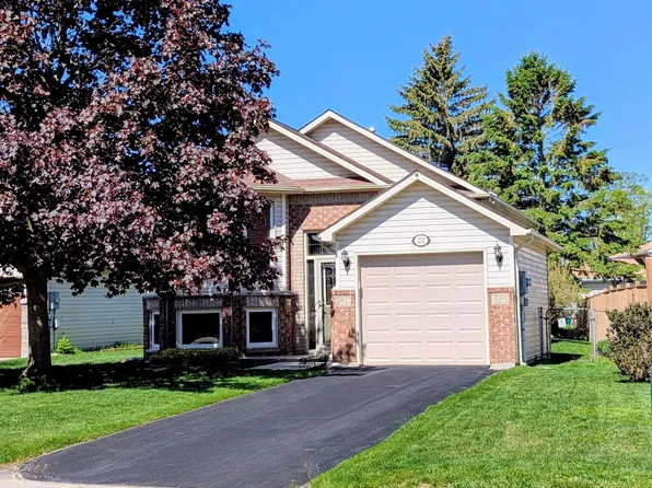 22 Donald Cres, Wasaga Beach, ON L9Z 1E1