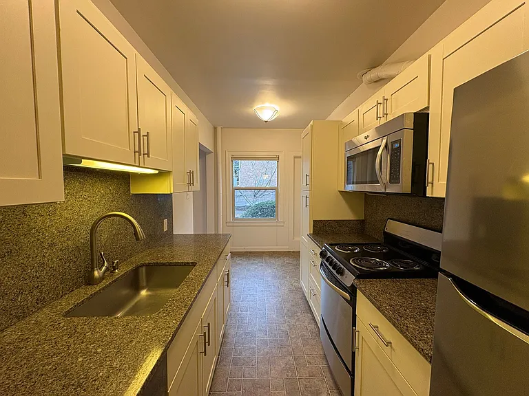 The Mulholland Apartments — Photo 12