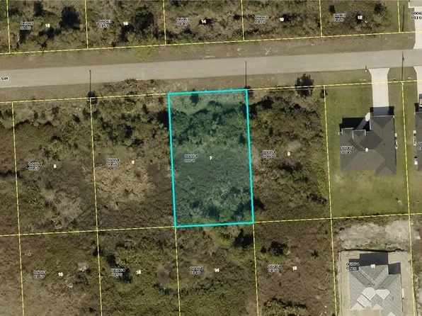 2807 21st St SW, Lehigh Acres, FL 33976