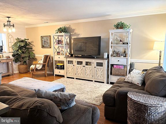 5th image of 28 Magnolia Ct