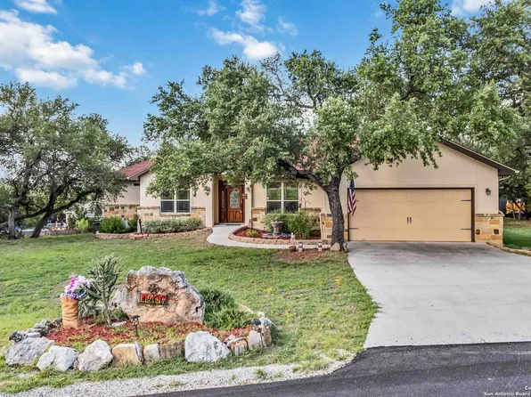 1406 COUGAR DR, Canyon Lake, TX 78133