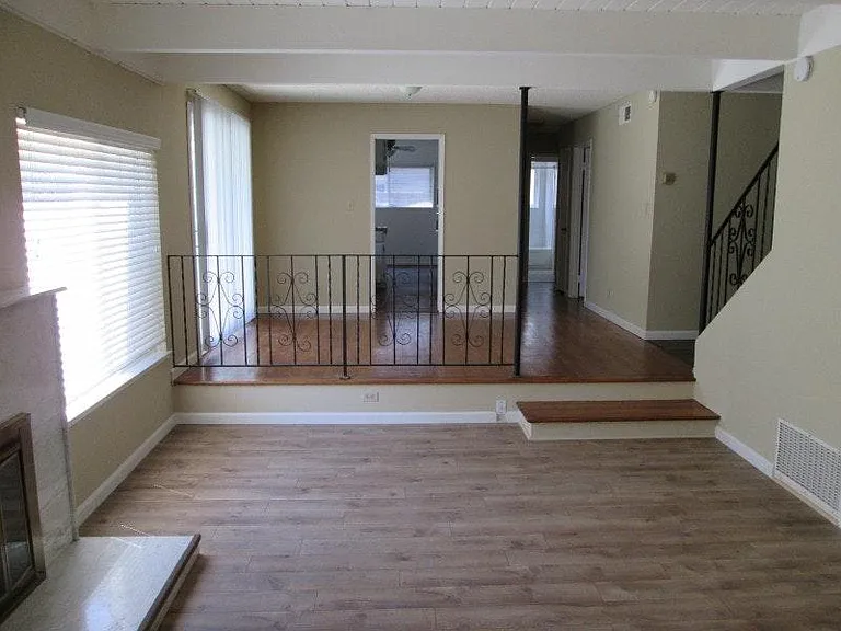 1288 Collins Ln — Photo 7