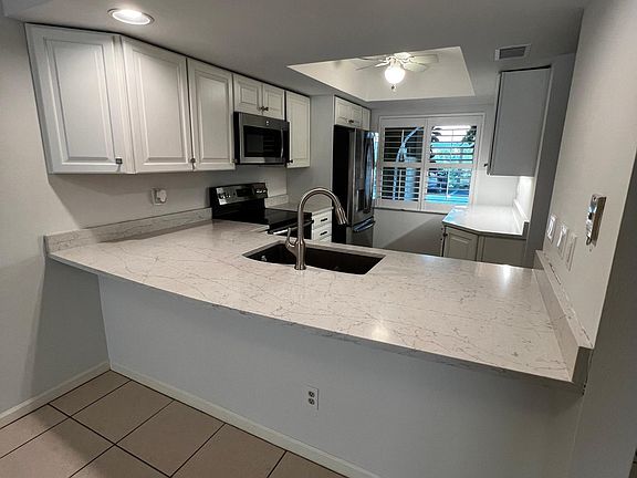 5th image of 9485 Citadel Ln #105