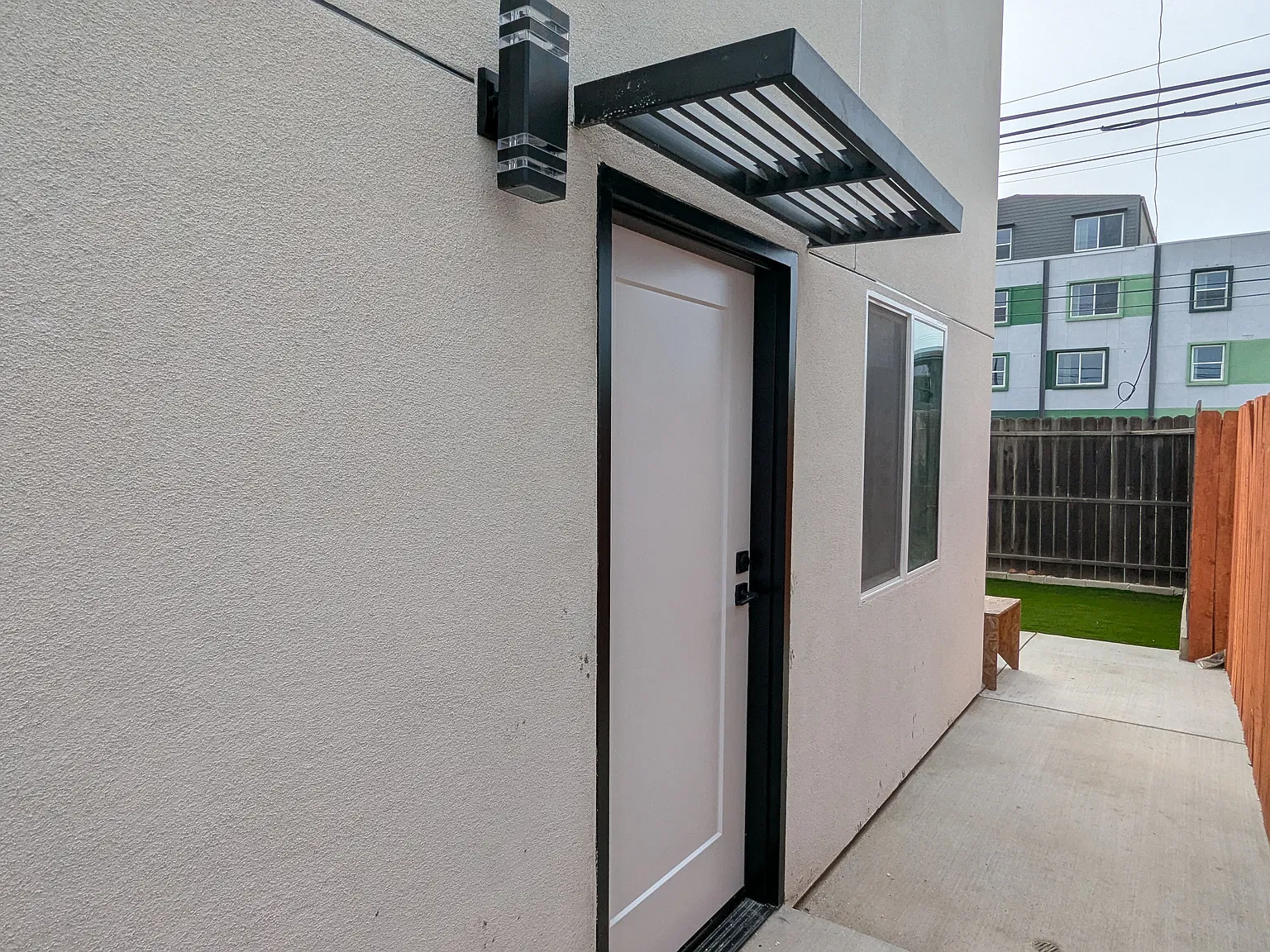3 bed, 1200 sqft, $5,100 — Photo 2