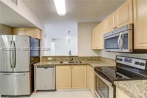 Sheridan Beach Club Condo — Photo 4