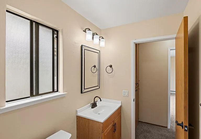 Park Plaza Apartments — Photo 19