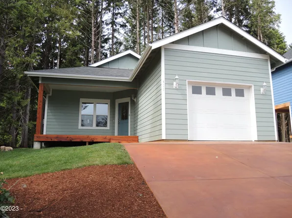 411 SE Winchell St, Depoe Bay, OR 97341