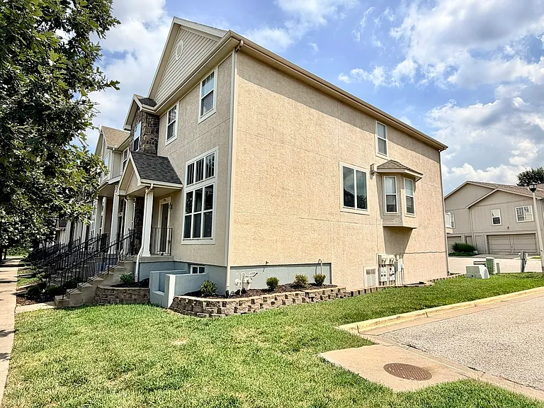 224 N Hedge Ln — Photo 27