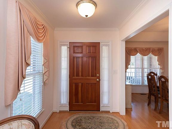 3rd image of 104 Somerset Ct