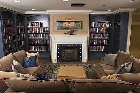 Catalina Apartments — Photo 24