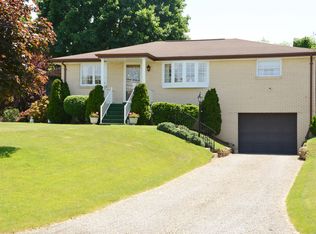 100 Carolyn Dr, Coraopolis, PA 15108