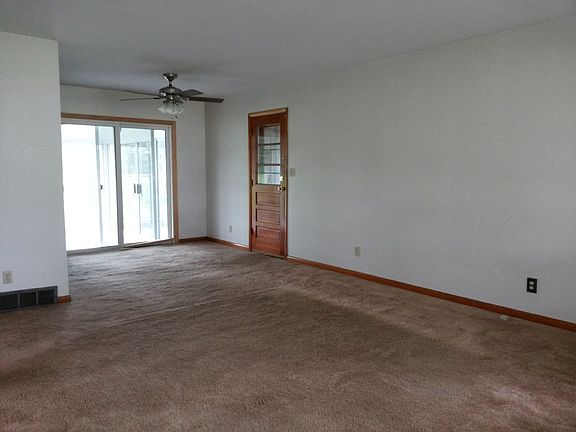 4th image of 223 Cedarwood Dr