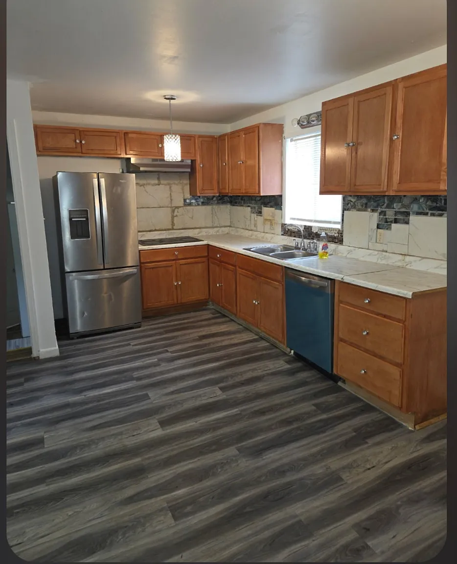 4 bed, 2.5 bath, 2621 sqft, $2,200 — Photo 4