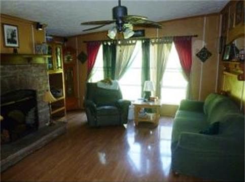 3rd image of 128 Knight Ln