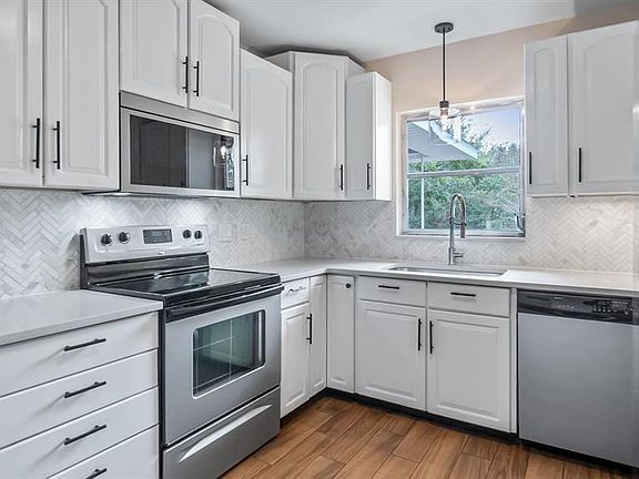 3rd image of 107 E Magnolia Ave