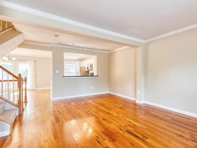490 Crestridge Way — Photo 2