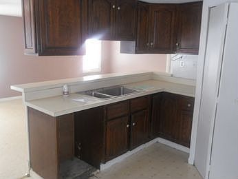 4th image of 5021 Edgehill Dr