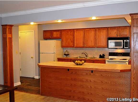 Breakfast Bar holds 5 stools