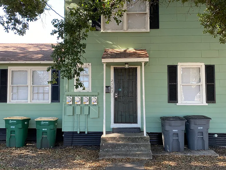 2303 N Louis St — Photo 13