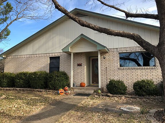 3rd image of 301 Crestwood Dr