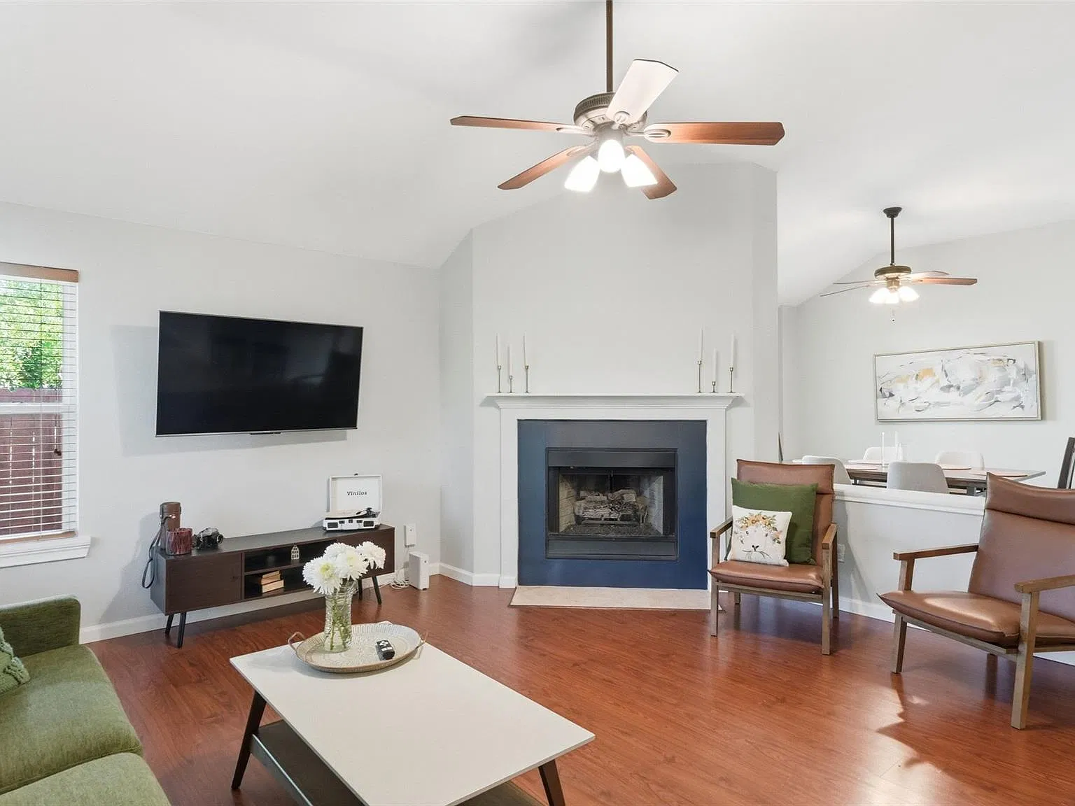 4 bed, 2.0 bath, 2037 sqft, $4,000 — Photo 1