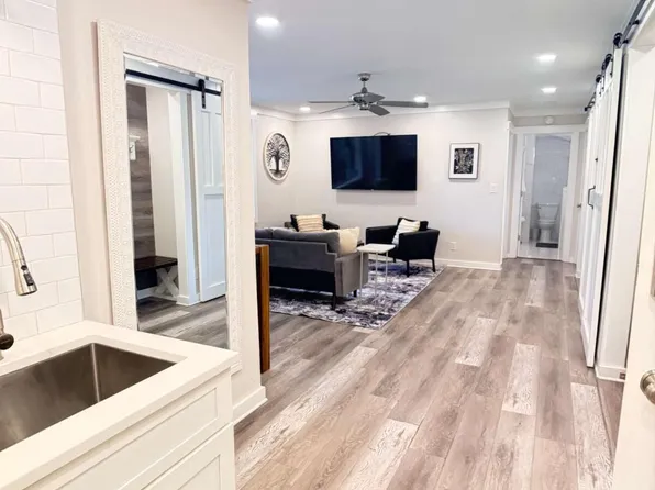 300 Peachtree St NE APT 4F, Atlanta, GA 30308
