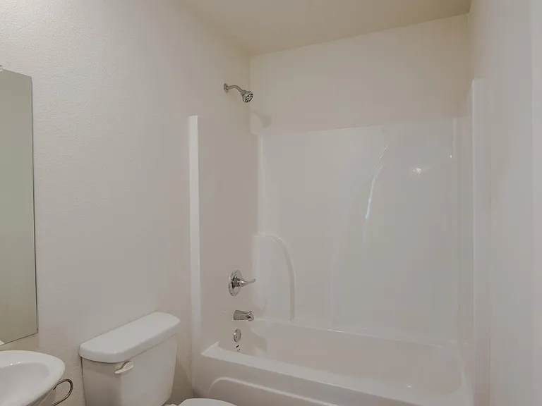 217 E 12th St #B — Photo 7