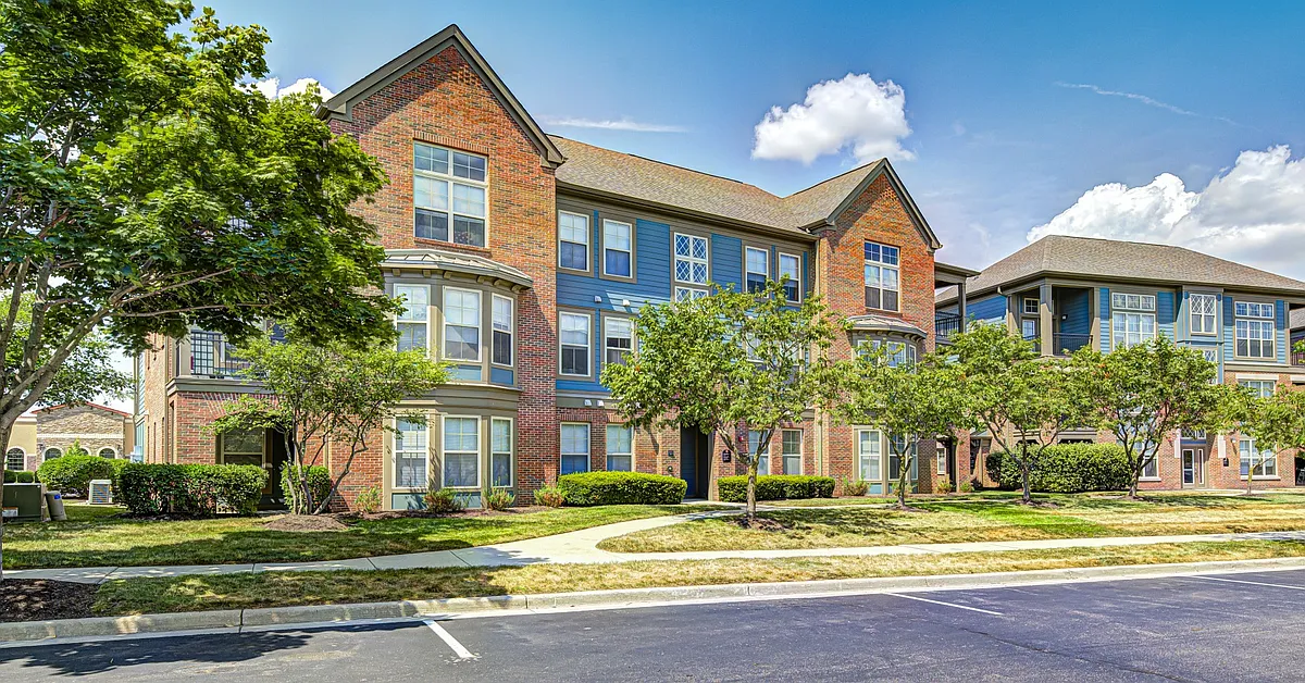Photo 1 of 44 - Legacy Towns & Flats - Carmel, IN Primary Photo - Legacy Towns & Flats