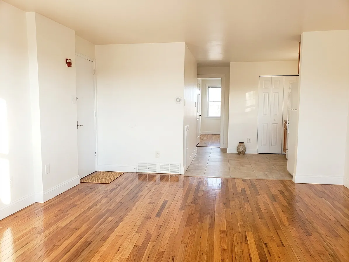 2 bed, $1,025 — Photo 3