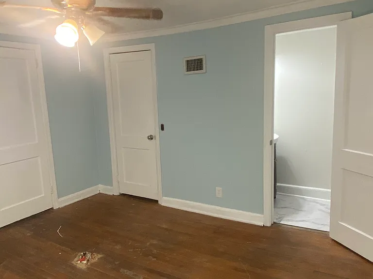 406 Chester Ave — Photo 6