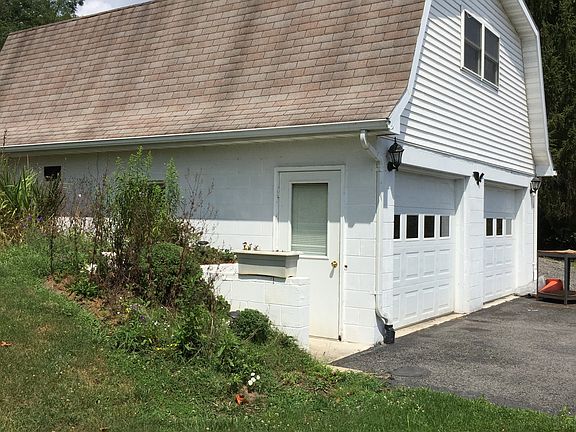 Detached garage/workshop