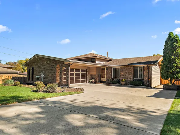 9241 S Kean Ave, Hickory Hills, IL 60457