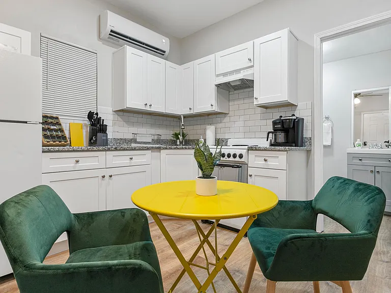 987 Dimmock St SW #3 — Photo 2