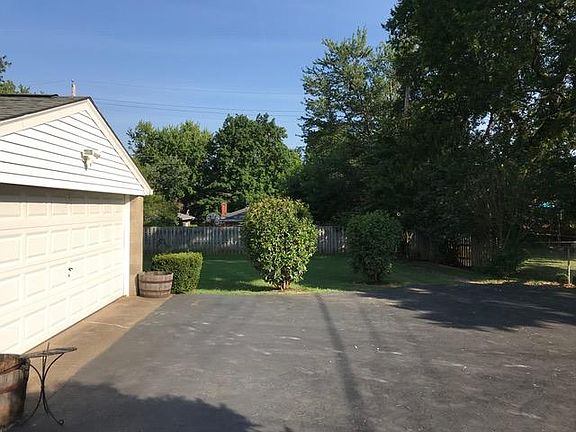 5th image of 1916 Meadowcreek Dr
