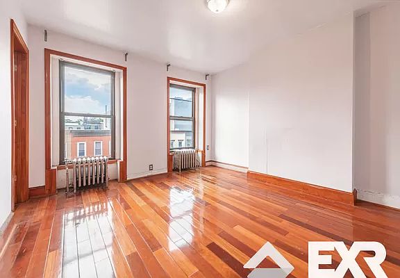 5th image of 371 Douglass St
