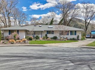 122 Hickory Dr, Rogue River, OR 97537